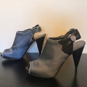 Marc by Marc Jacobs Steele Blue Satin pump